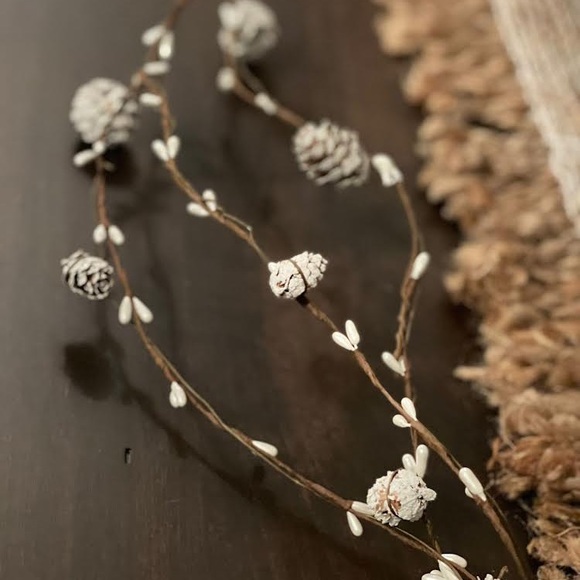 Xmas Napkin Ring Holders With Pinecone - Picture 2 of 4
